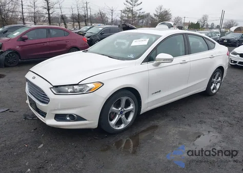 2013 Ford Fusion Hybrid Se z USA, uszkodzony, nr VIN 3FA6P0LU0DR197106